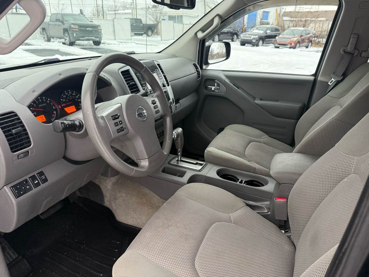 Nissan Frontier 4WD Crew Cab SWB Auto SV 2015