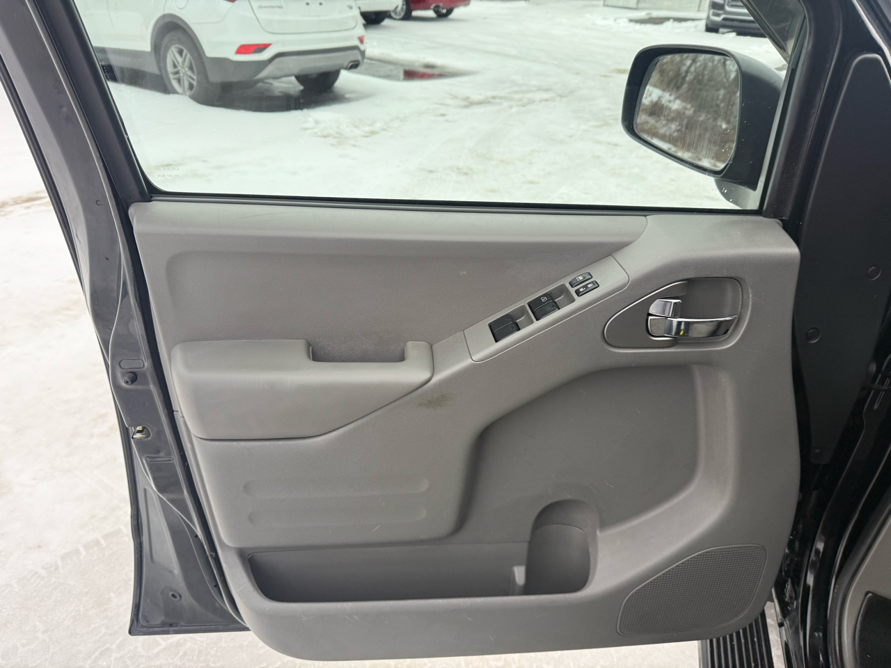 Nissan Frontier 4WD Crew Cab SWB Auto SV 2015