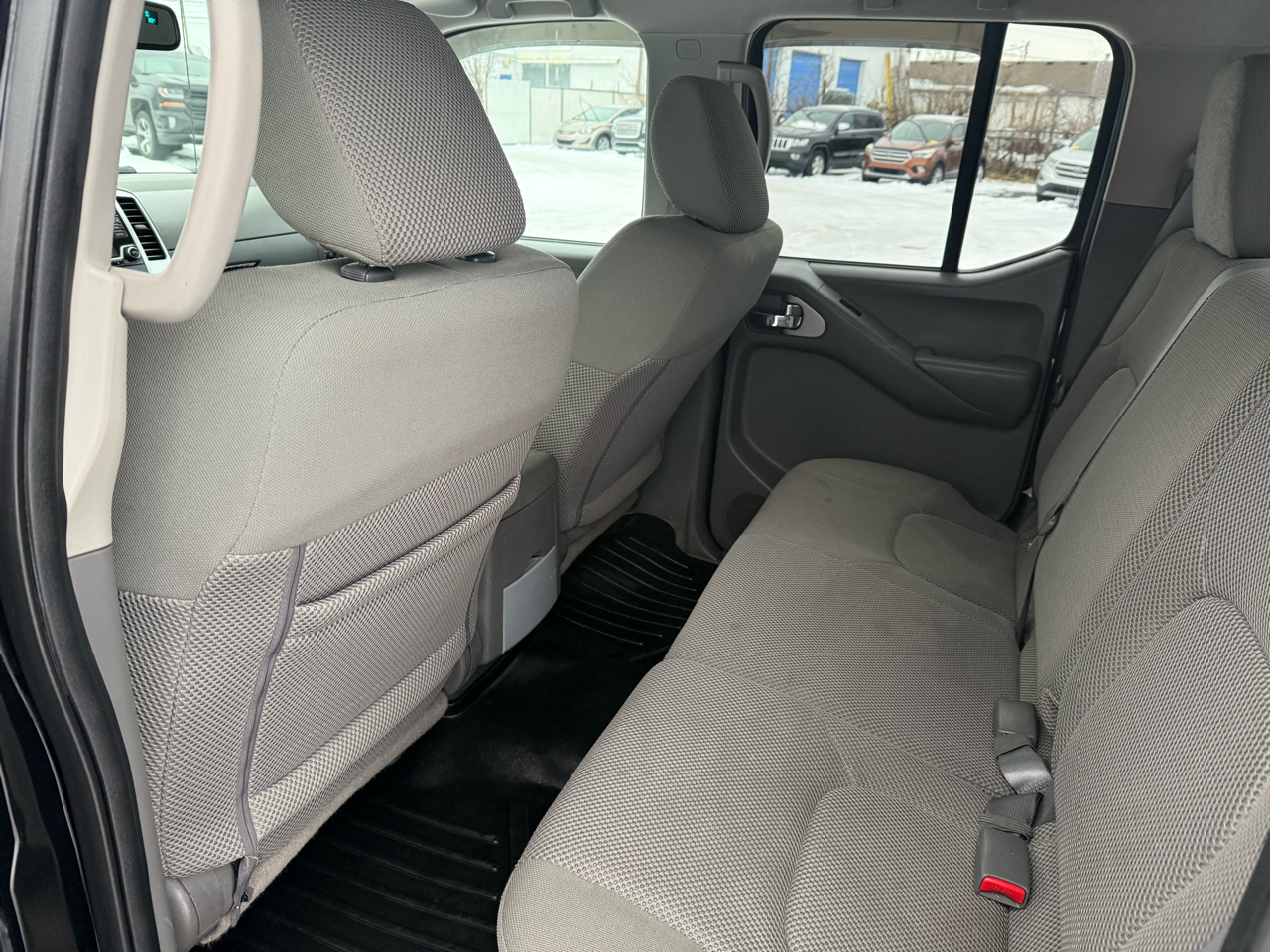 Nissan Frontier 4WD Crew Cab SWB Auto SV 2015