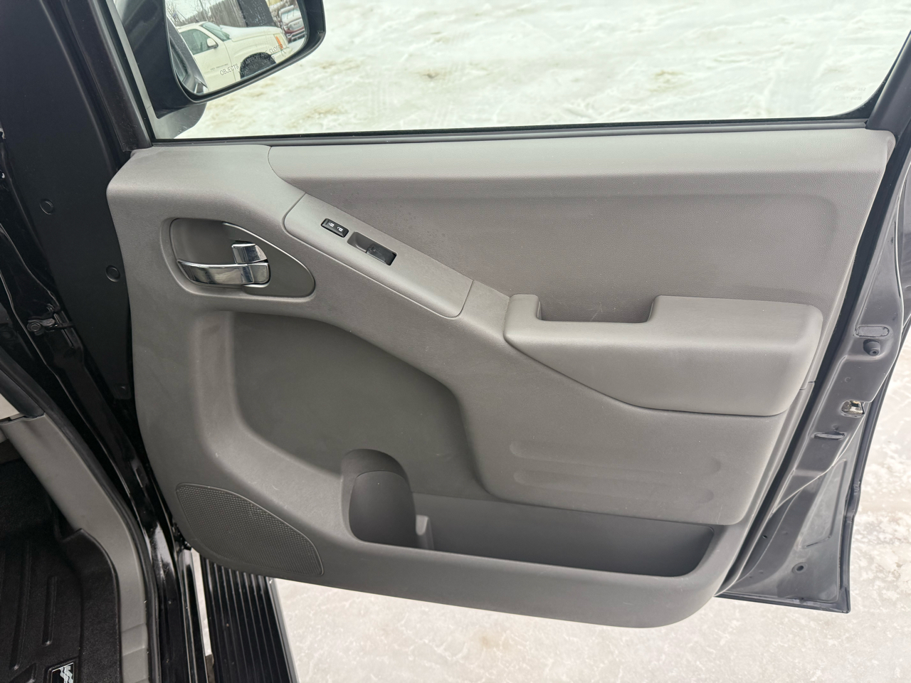 Nissan Frontier 4WD Crew Cab SWB Auto SV 2015