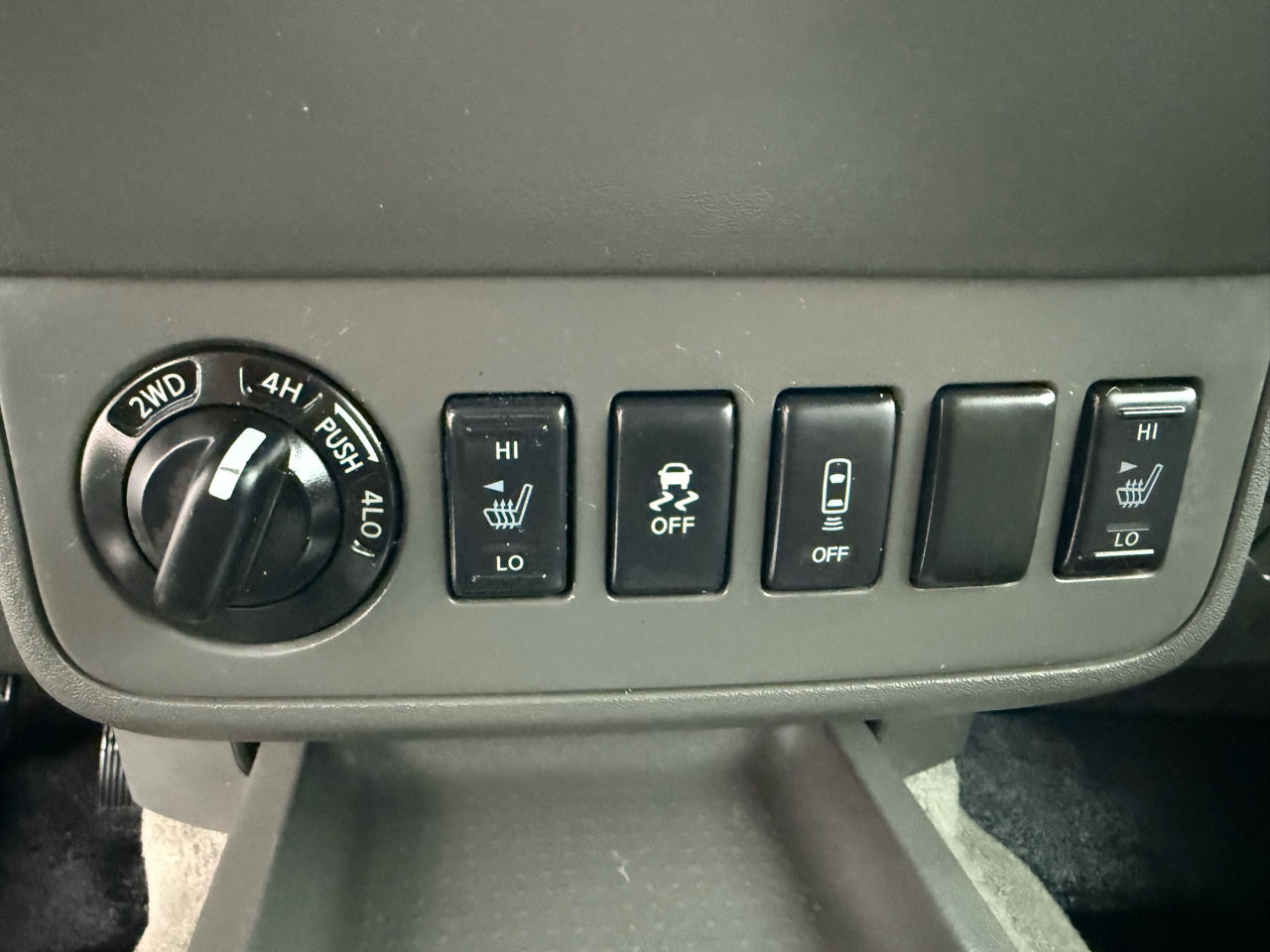 Nissan Frontier 4WD Crew Cab SWB Auto SV 2015