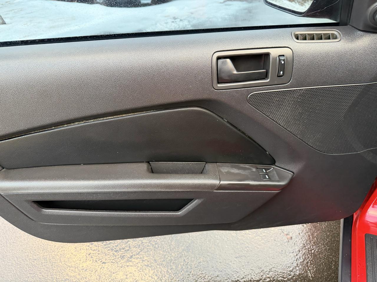 Ford Mustang 2dr Cpe V6 2010