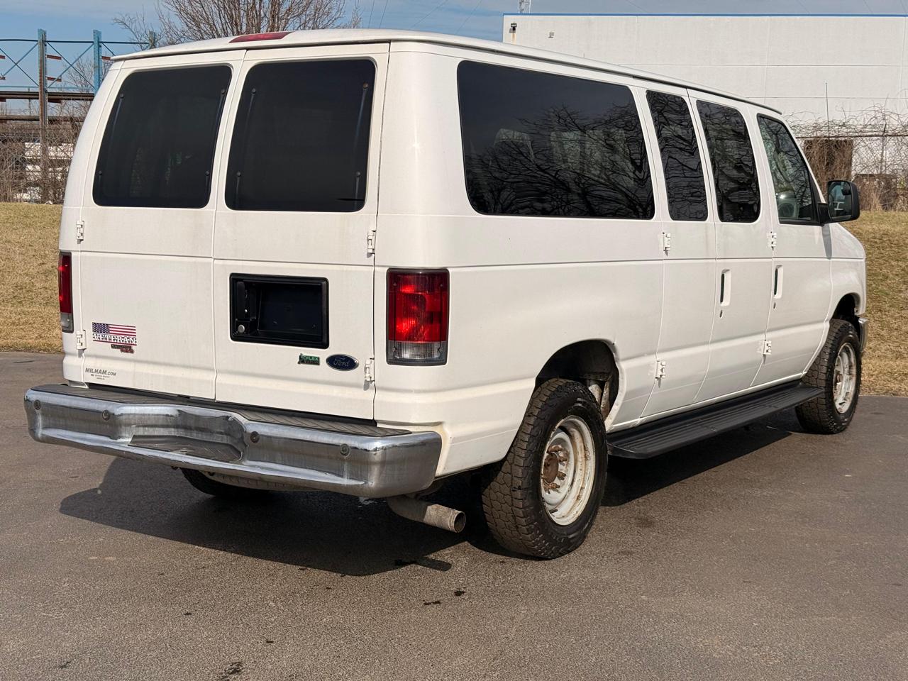 Ford Econoline Wagon E-350 Super Duty XLT 2013