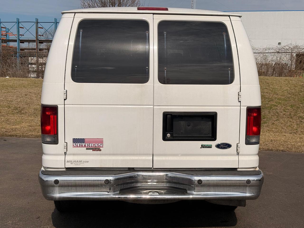 Ford Econoline Wagon E-350 Super Duty XLT 2013