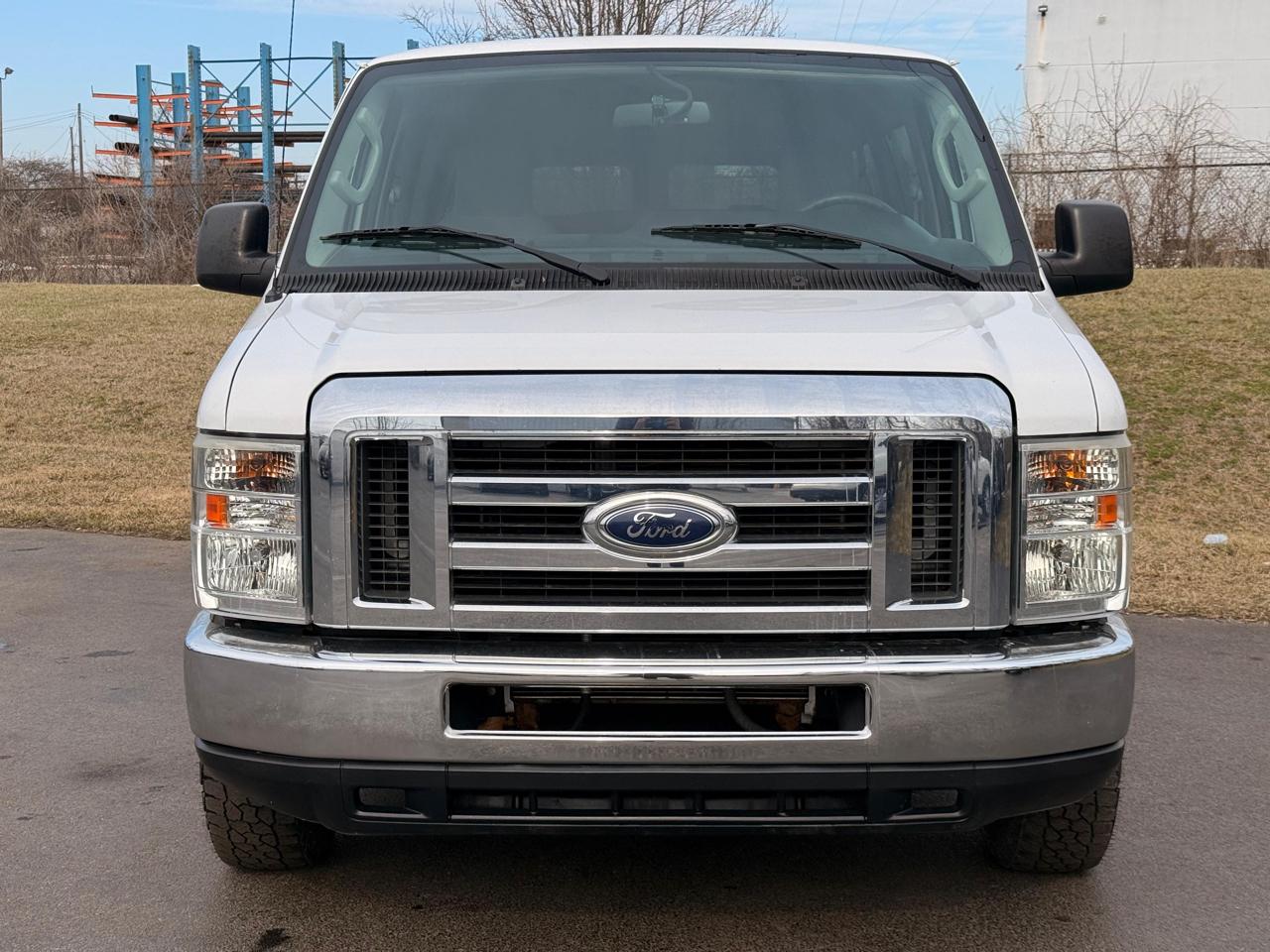 Ford Econoline Wagon E-350 Super Duty XLT 2013