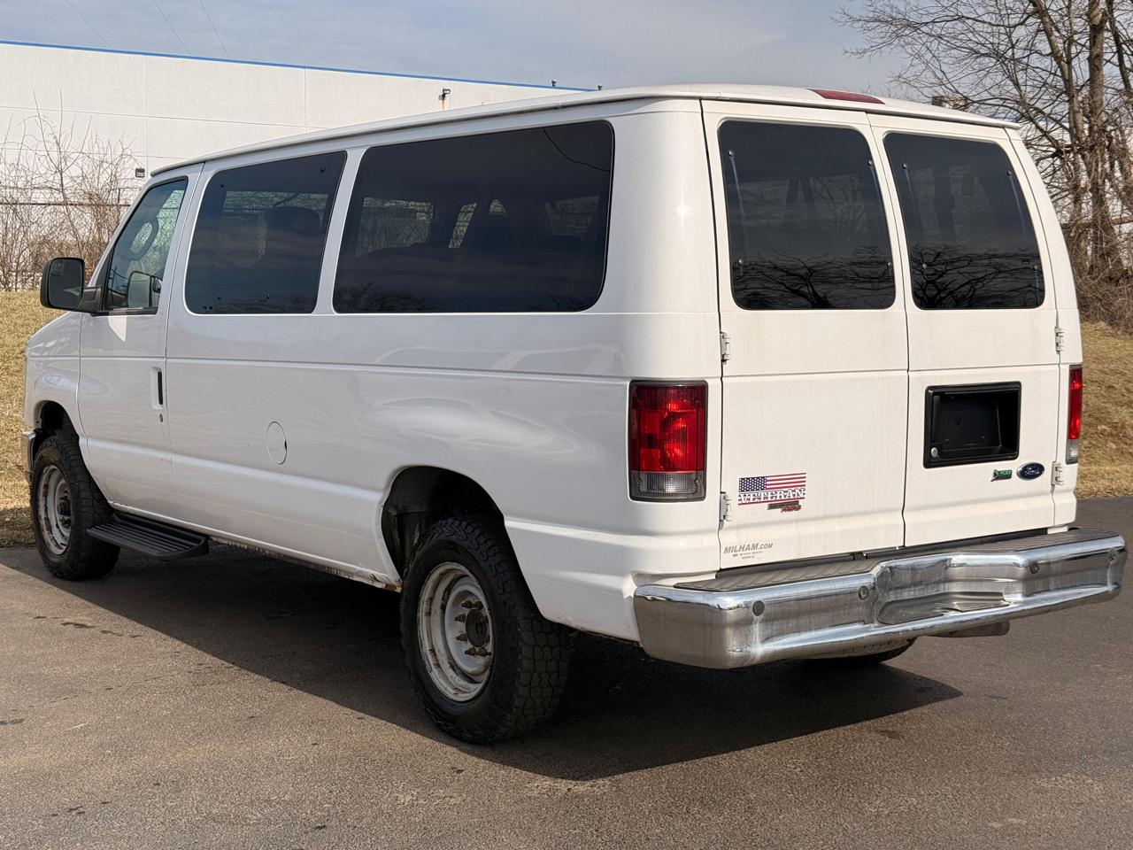 Ford Econoline Wagon E-350 Super Duty XLT 2013