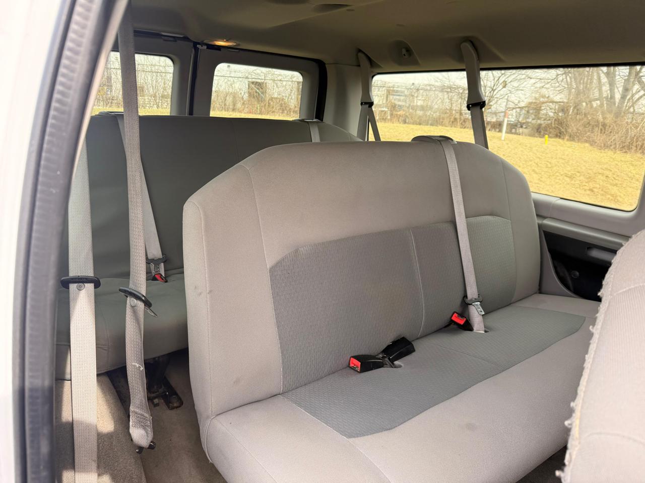 Ford Econoline Wagon E-350 Super Duty XLT 2013