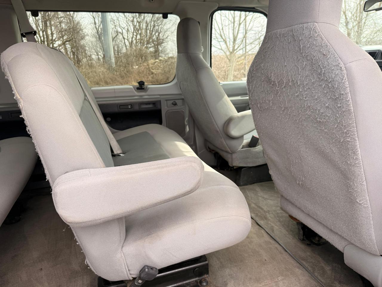 Ford Econoline Wagon E-350 Super Duty XLT 2013