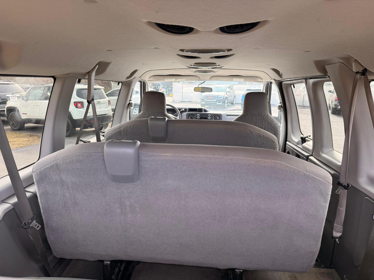 Ford Econoline Wagon E-350 Super Duty XLT 2013