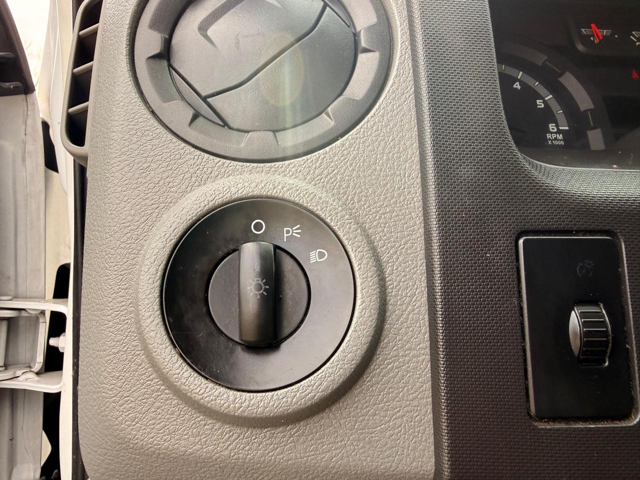 Ford Econoline Wagon E-350 Super Duty XLT 2013