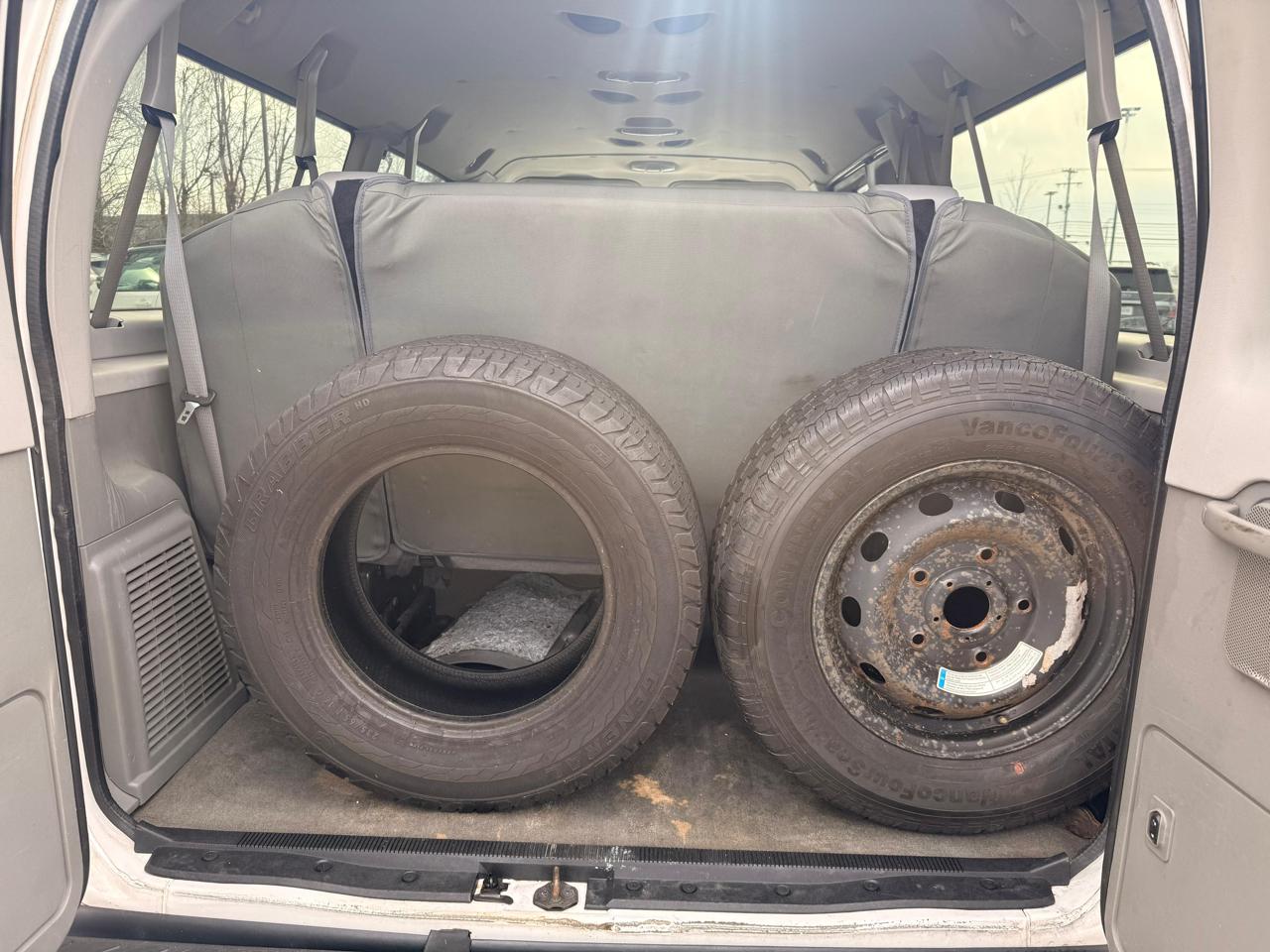 Ford Econoline Wagon E-350 Super Duty XLT 2013