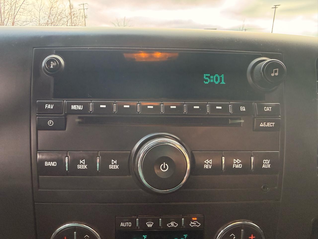 Chevrolet Silverado 1500 4WD Crew Cab 143.5" LT 2011