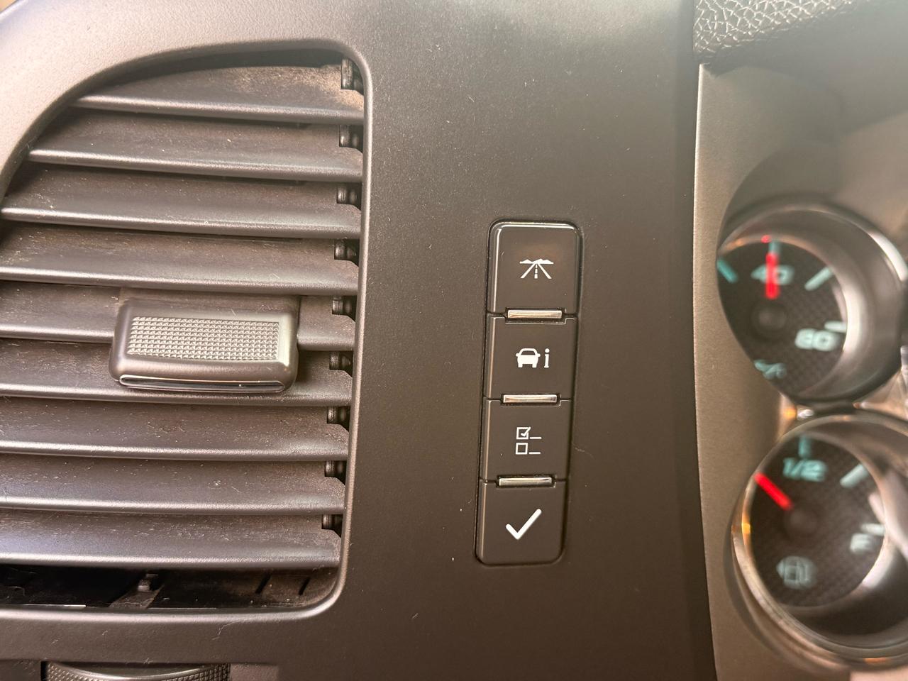 Chevrolet Silverado 1500 4WD Crew Cab 143.5" LT 2011