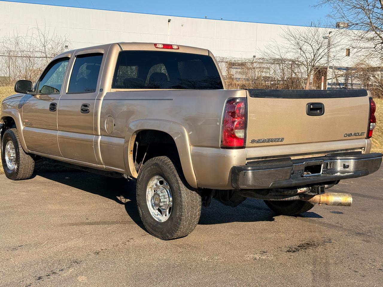 Chevrolet Silverado 2500HD Crew Cab 153" WB 4WD LS 2005