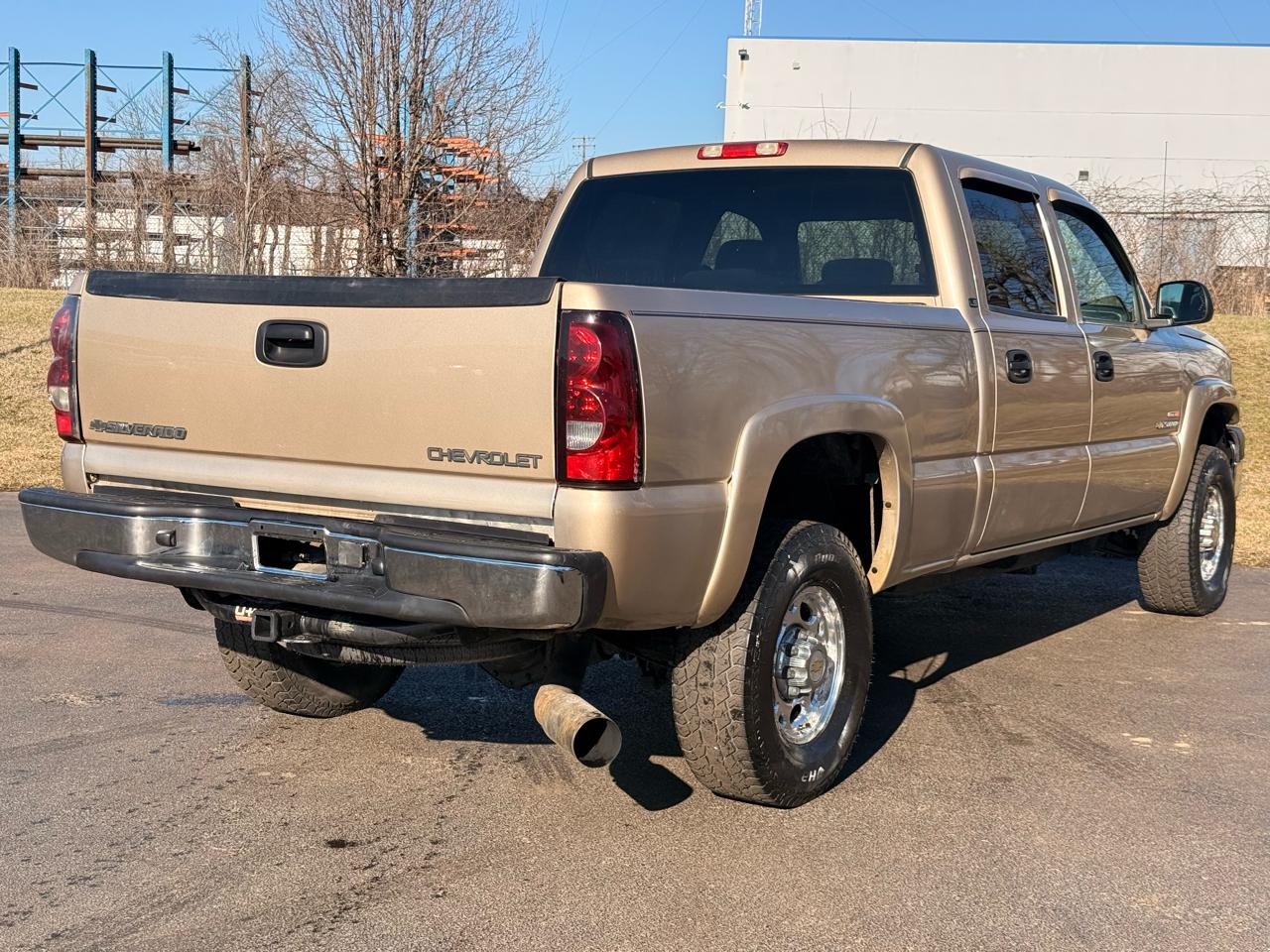 Chevrolet Silverado 2500HD Crew Cab 153" WB 4WD LS 2005