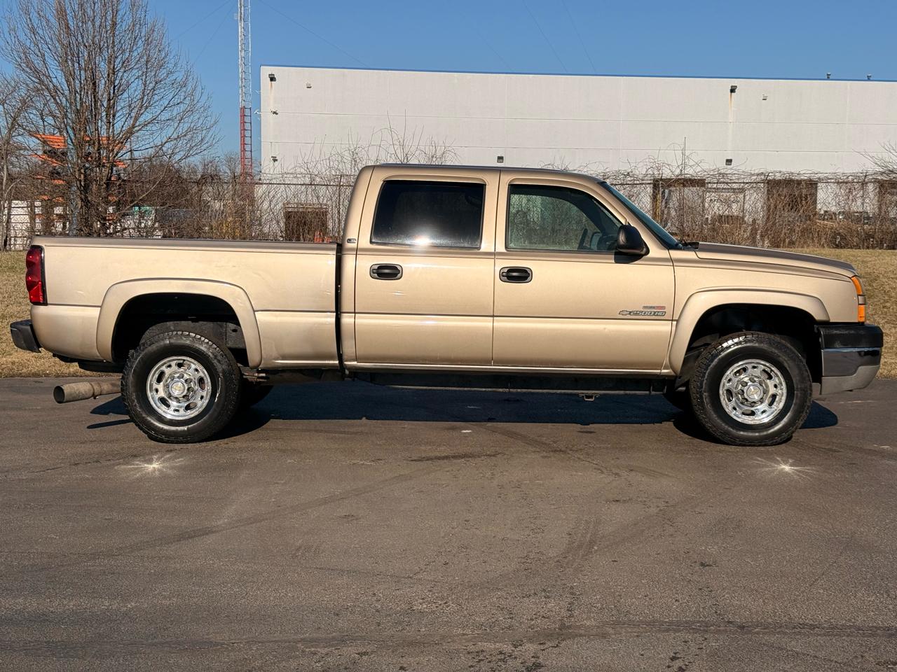 Chevrolet Silverado 2500HD Crew Cab 153" WB 4WD LS 2005