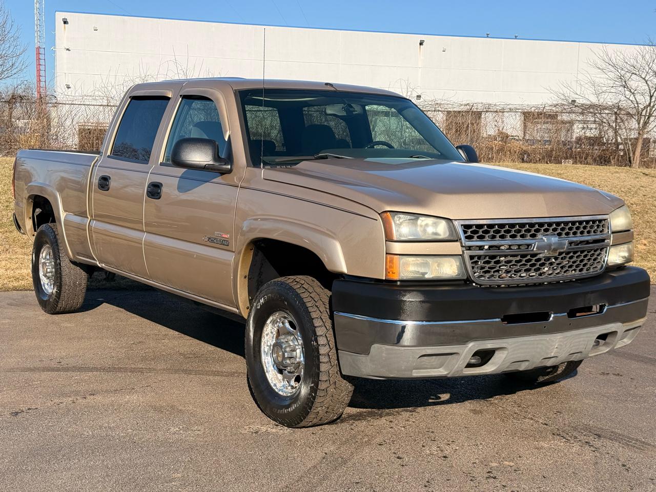Chevrolet Silverado 2500HD Crew Cab 153" WB 4WD LS 2005