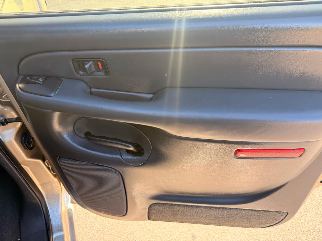 Chevrolet Silverado 2500HD Crew Cab 153" WB 4WD LS 2005