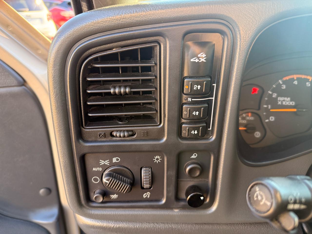 Chevrolet Silverado 2500HD Crew Cab 153" WB 4WD LS 2005