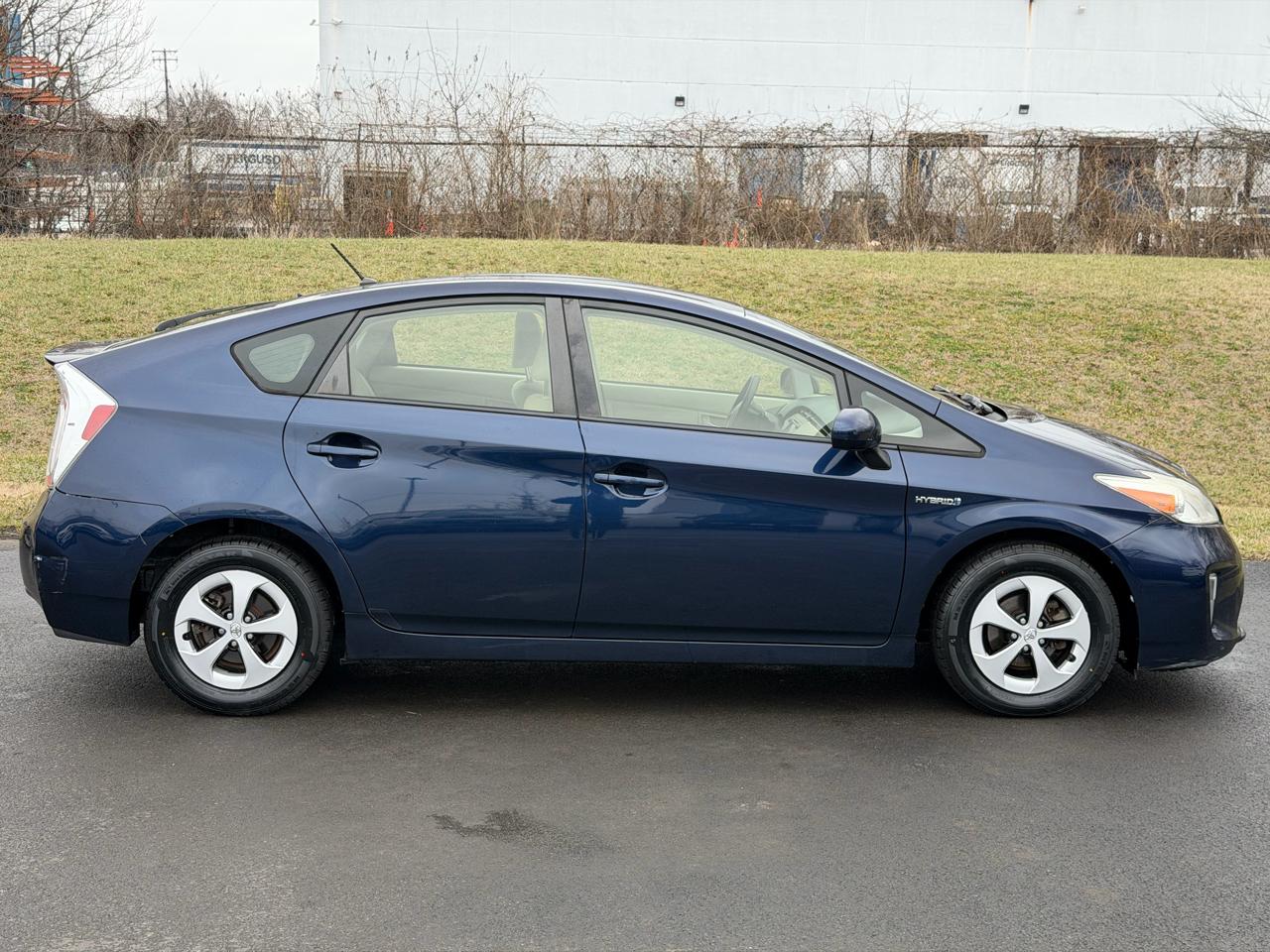 Toyota Prius 5dr HB Persona Series Special Edition (Natl) 2015