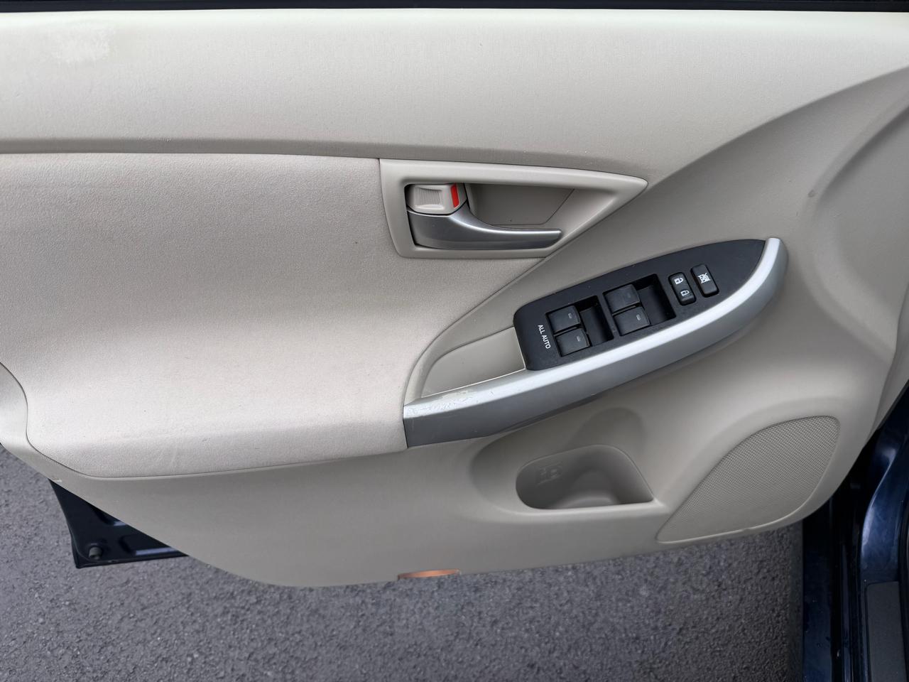 Toyota Prius 5dr HB Persona Series Special Edition (Natl) 2015