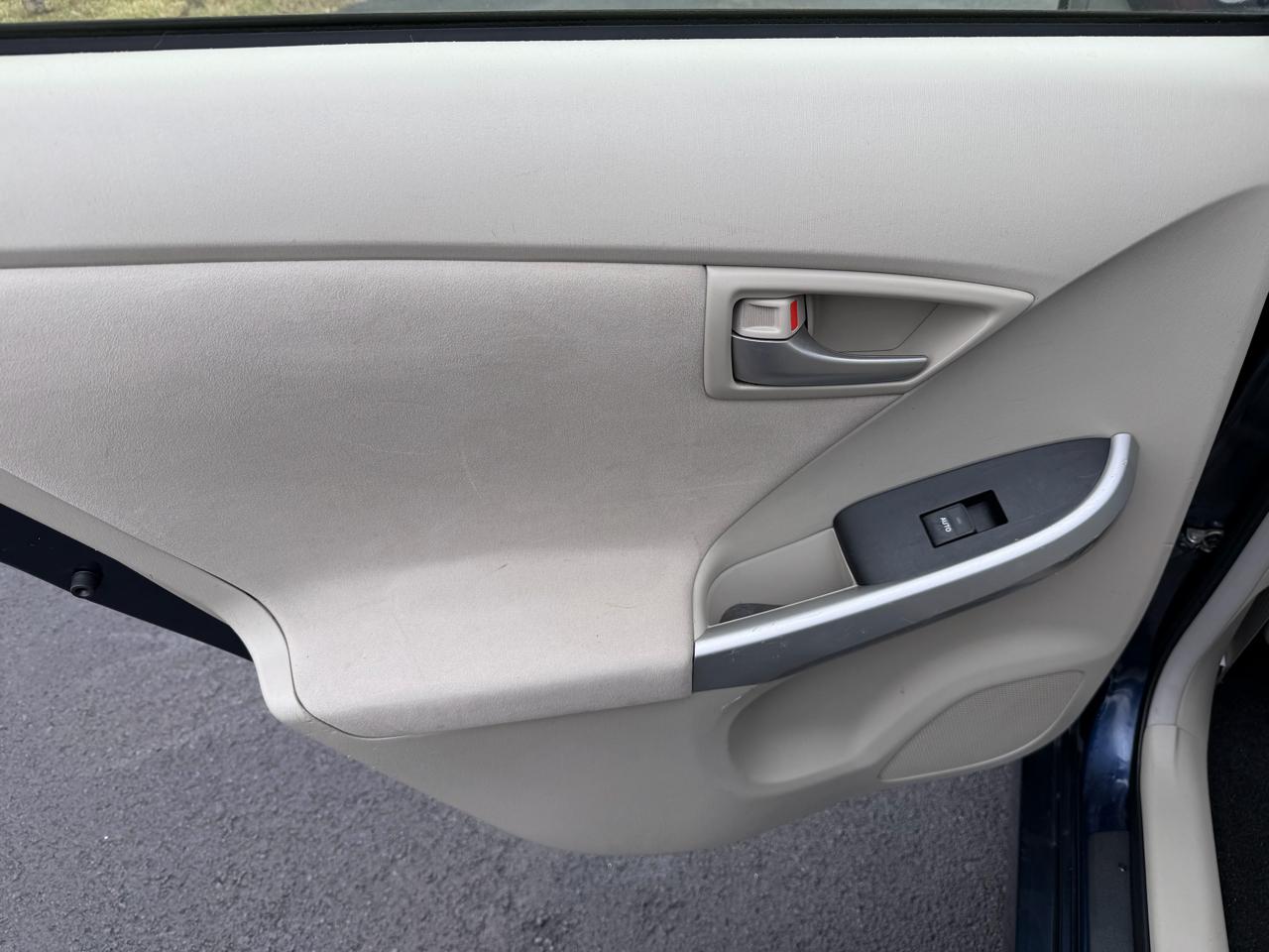 Toyota Prius 5dr HB Persona Series Special Edition (Natl) 2015