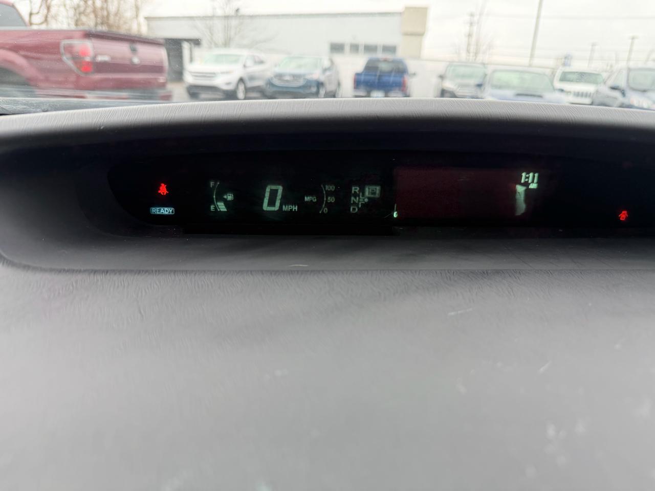 Toyota Prius 5dr HB Persona Series Special Edition (Natl) 2015