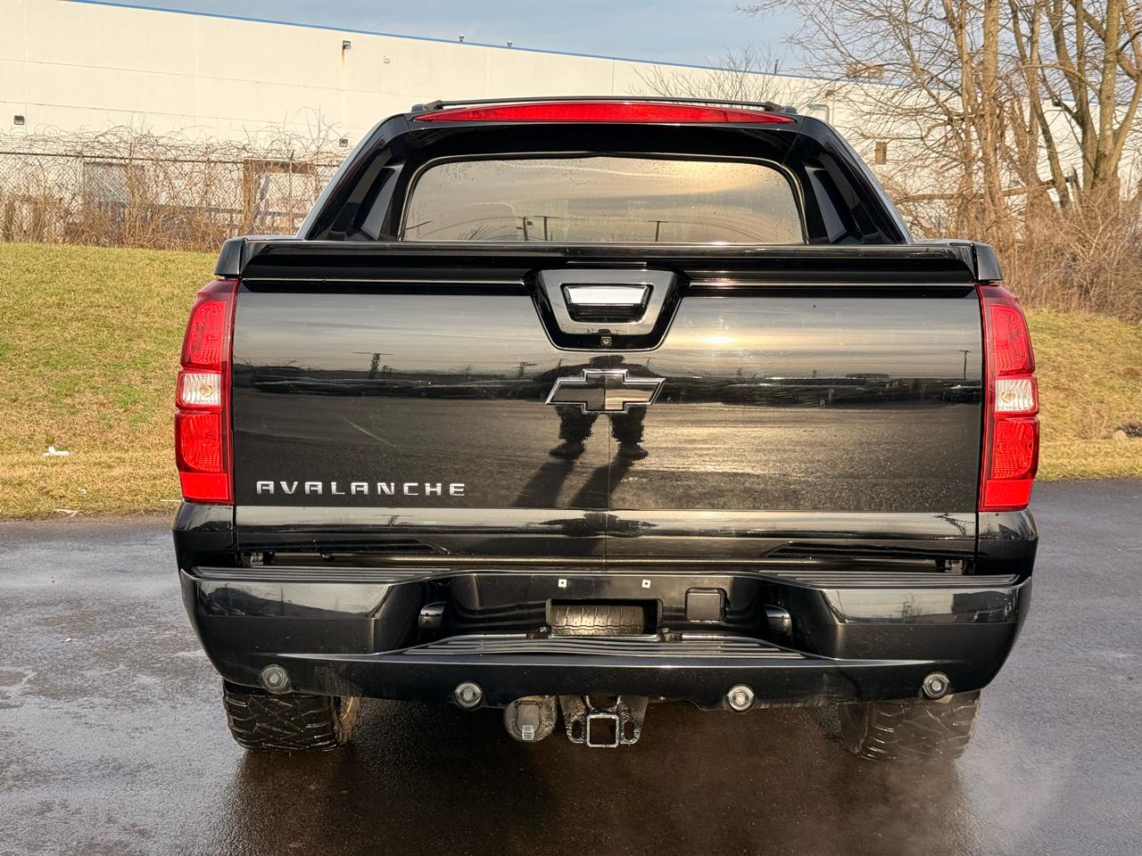 Chevrolet Avalanche 4WD Crew Cab LT 2013