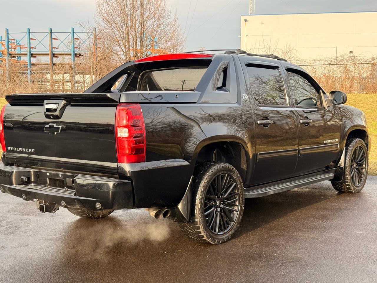 Chevrolet Avalanche 4WD Crew Cab LT 2013