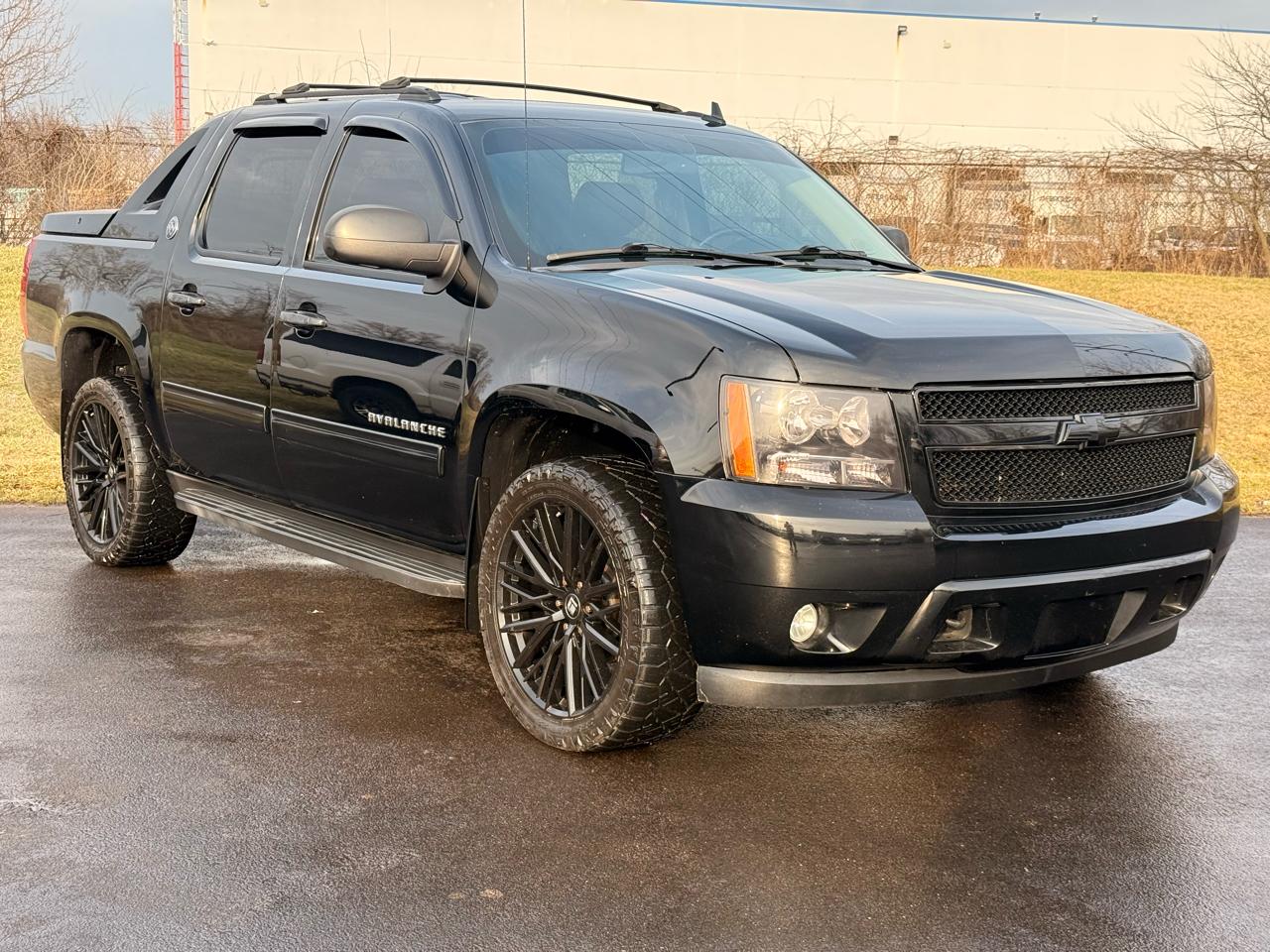 Chevrolet Avalanche 4WD Crew Cab LT 2013