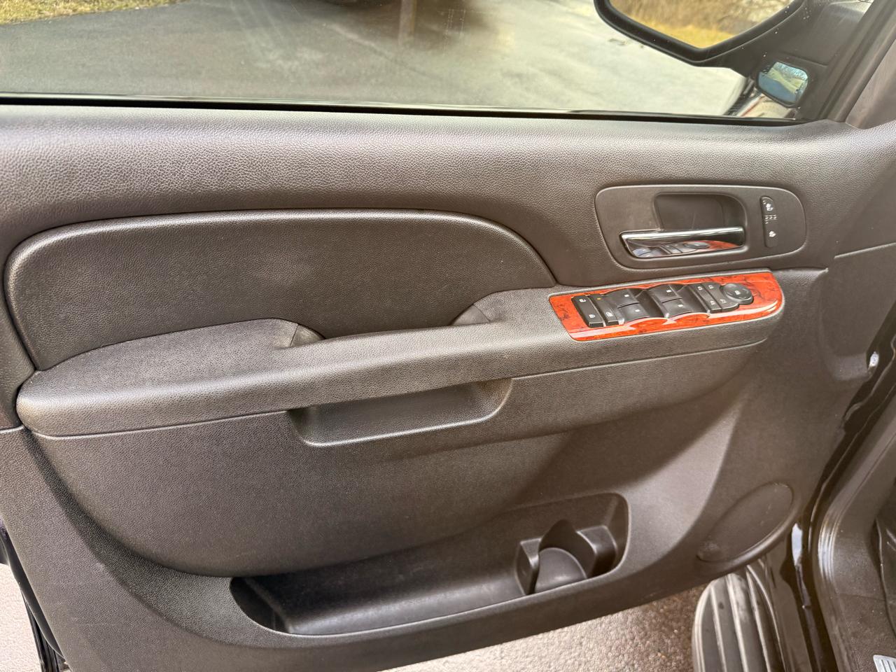 Chevrolet Avalanche 4WD Crew Cab LT 2013