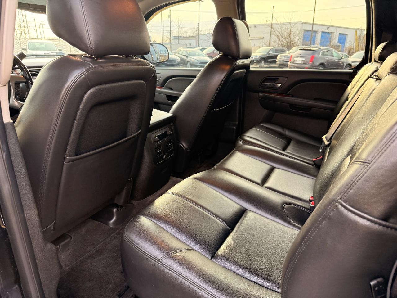 Chevrolet Avalanche 4WD Crew Cab LT 2013