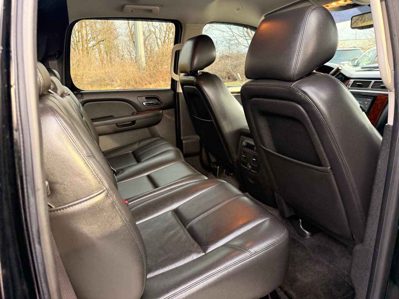 Chevrolet Avalanche 4WD Crew Cab LT 2013