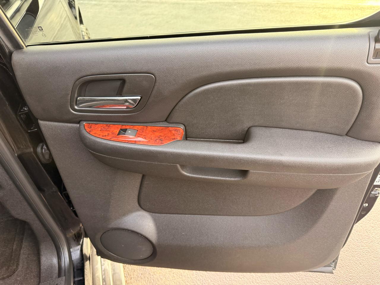 Chevrolet Avalanche 4WD Crew Cab LT 2013