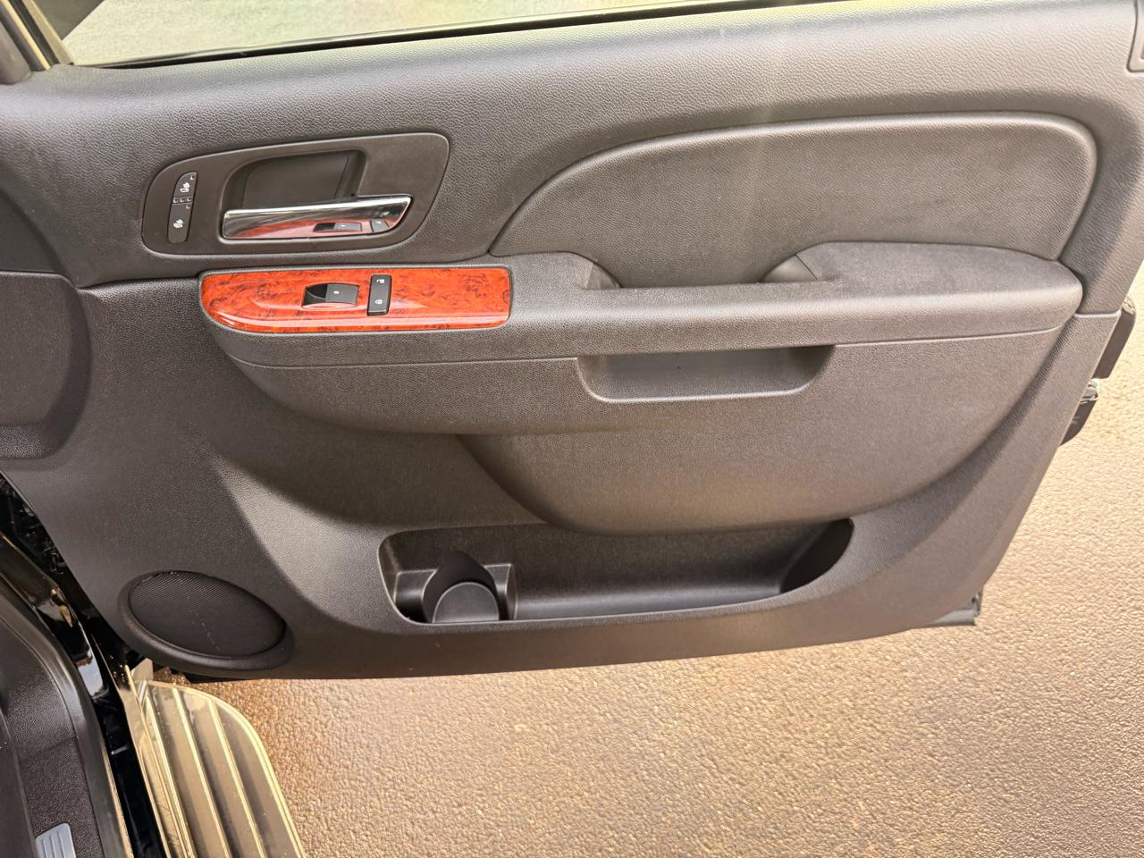 Chevrolet Avalanche 4WD Crew Cab LT 2013