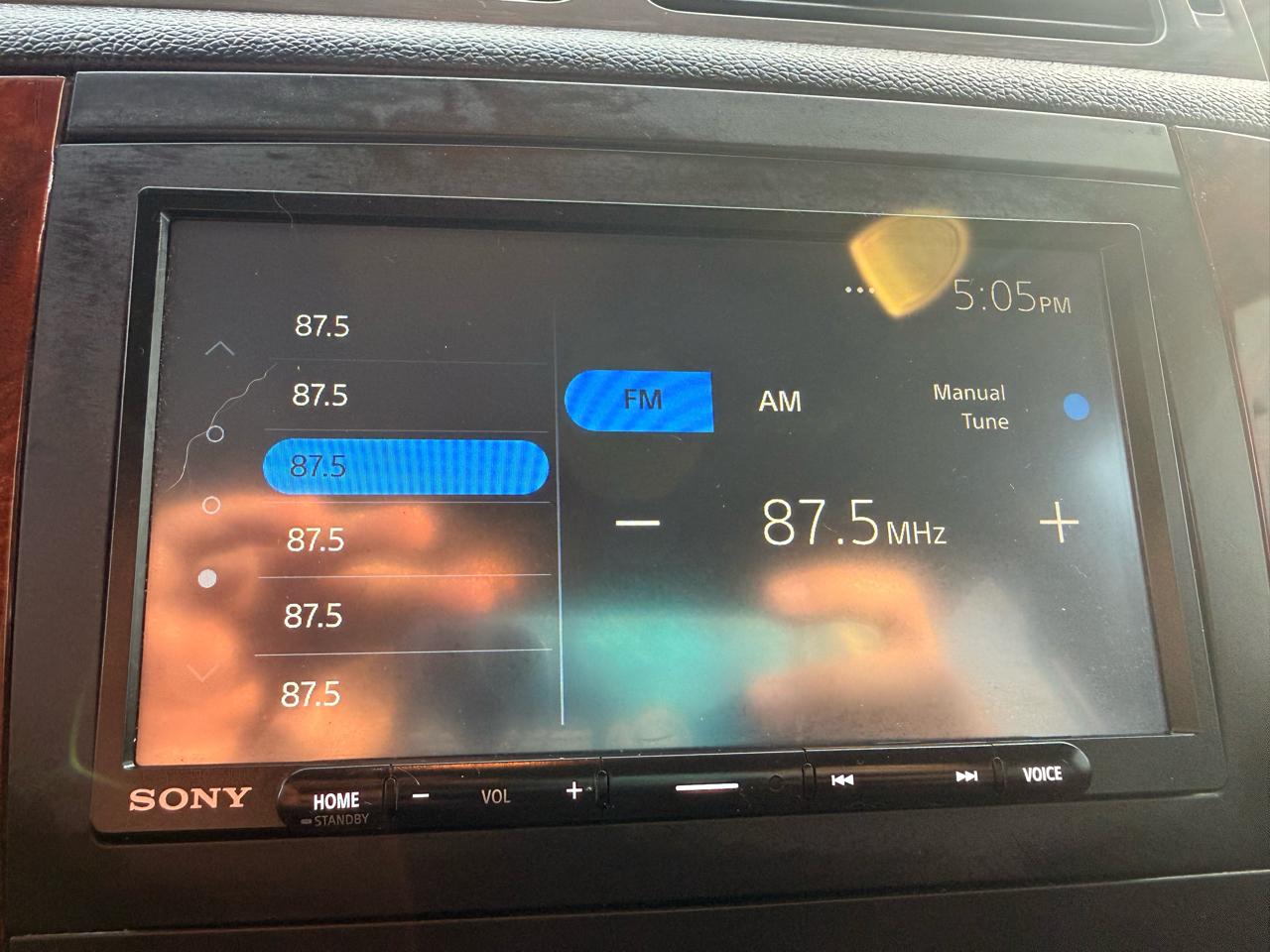 Chevrolet Avalanche 4WD Crew Cab LT 2013