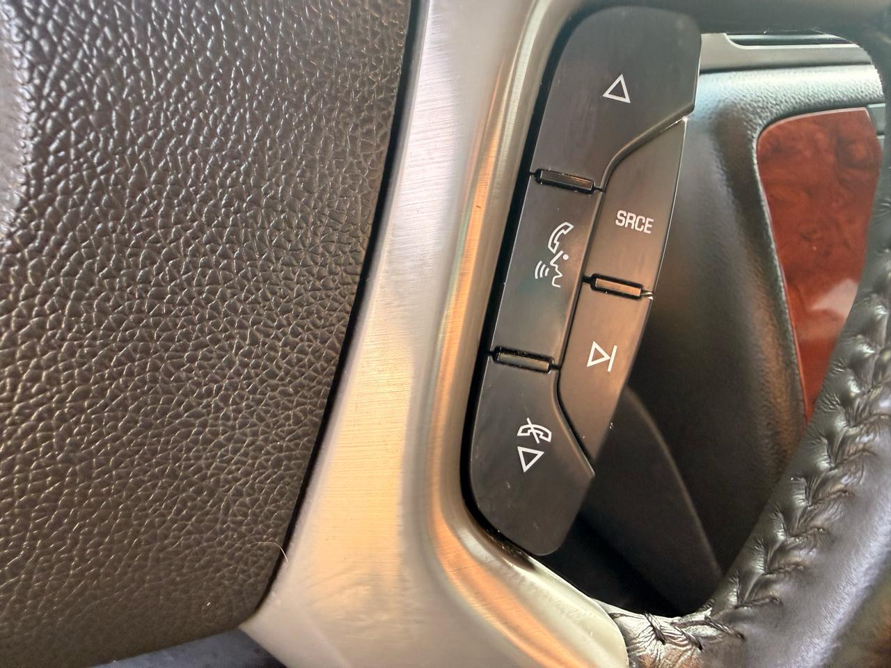 Chevrolet Avalanche 4WD Crew Cab LT 2013