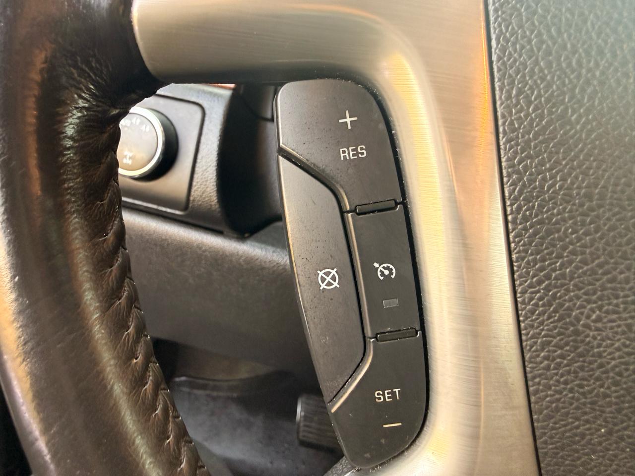 Chevrolet Avalanche 4WD Crew Cab LT 2013