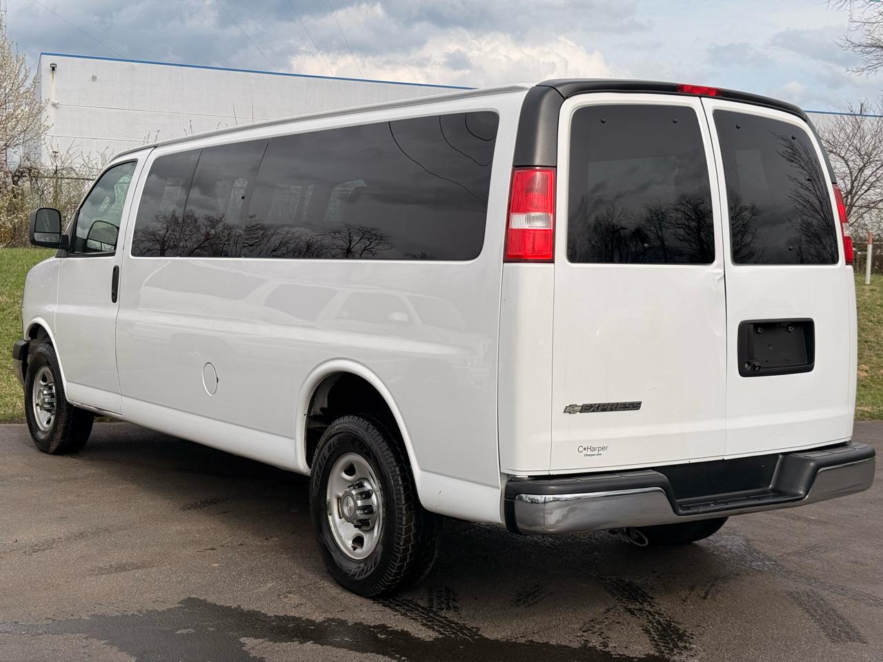 Chevrolet Express Passenger RWD 3500 155" LT 2019