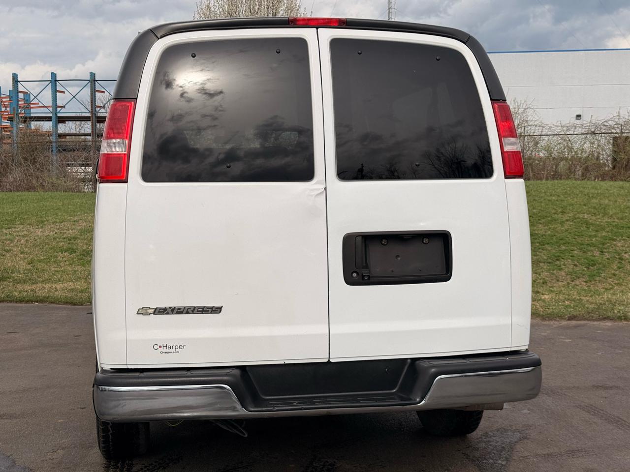 Chevrolet Express Passenger RWD 3500 155" LT 2019