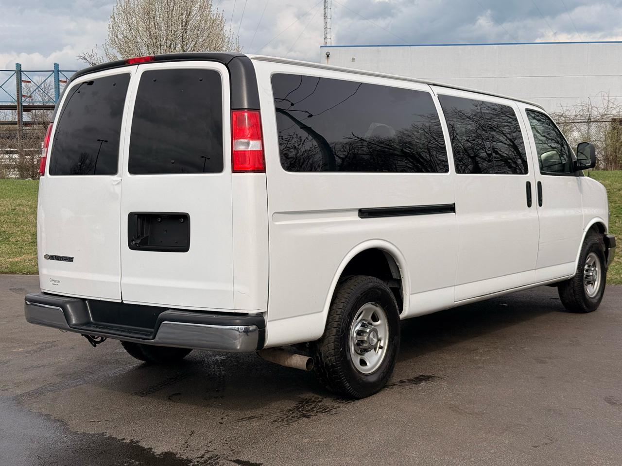 Chevrolet Express Passenger RWD 3500 155" LT 2019