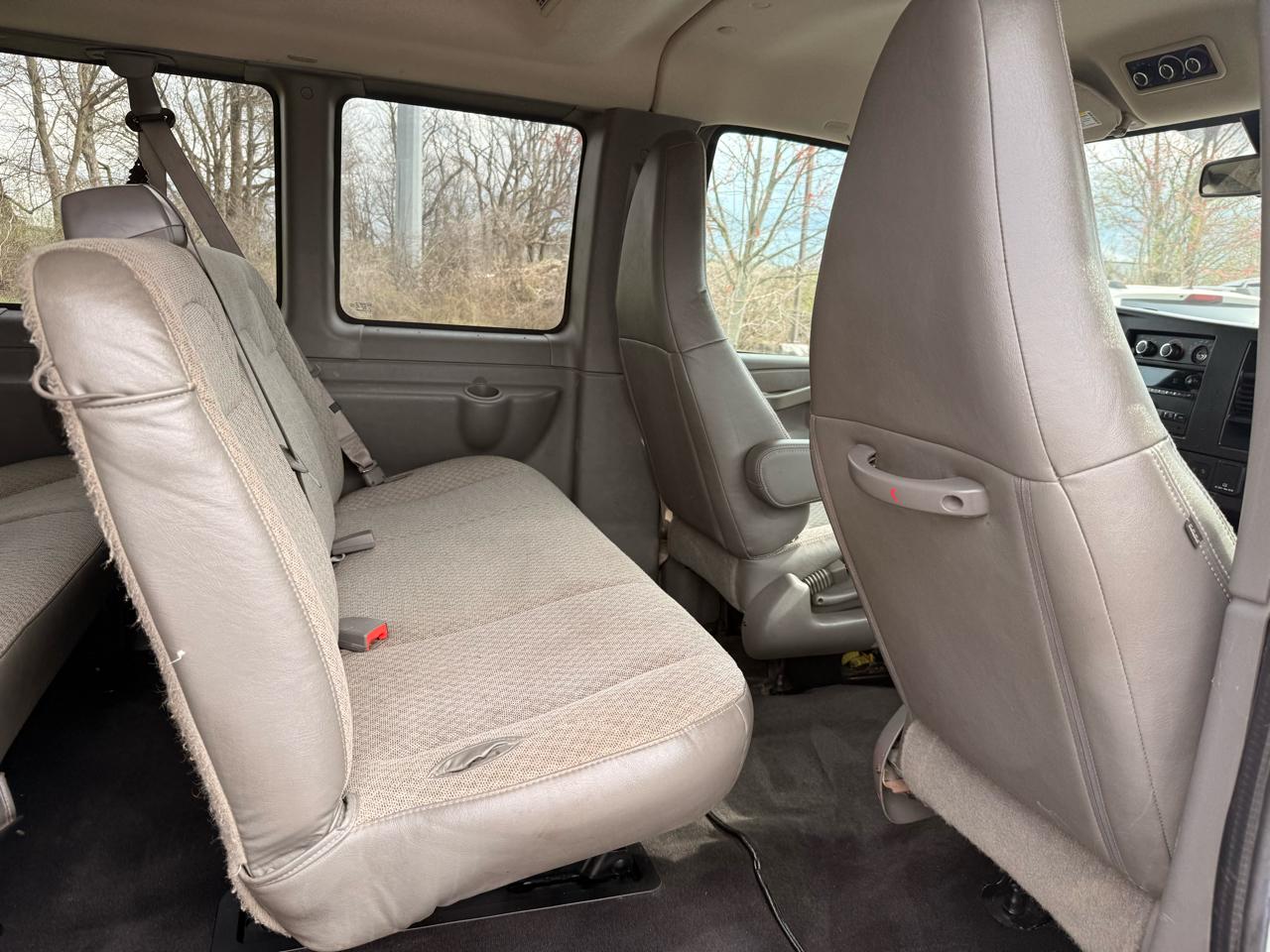 Chevrolet Express Passenger RWD 3500 155" LT 2019
