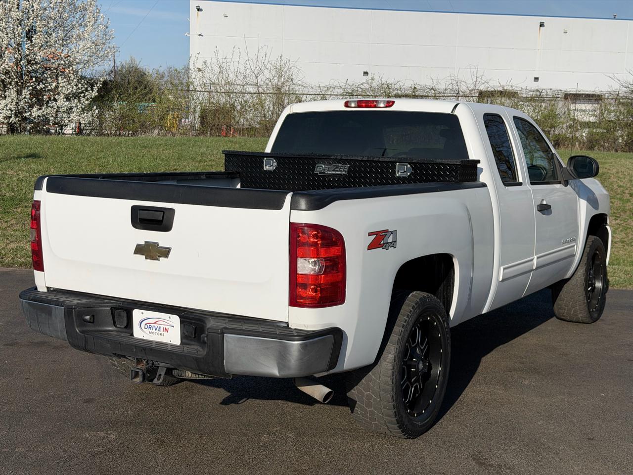 Chevrolet Silverado 1500 4WD Ext Cab 143.5" LT 2011