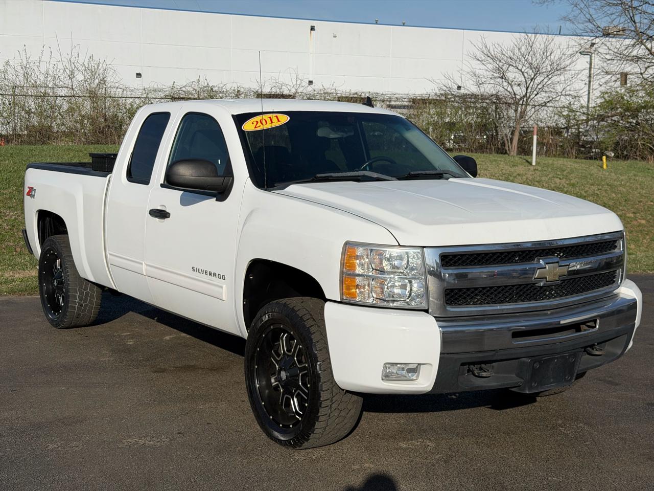 Chevrolet Silverado 1500 4WD Ext Cab 143.5" LT 2011