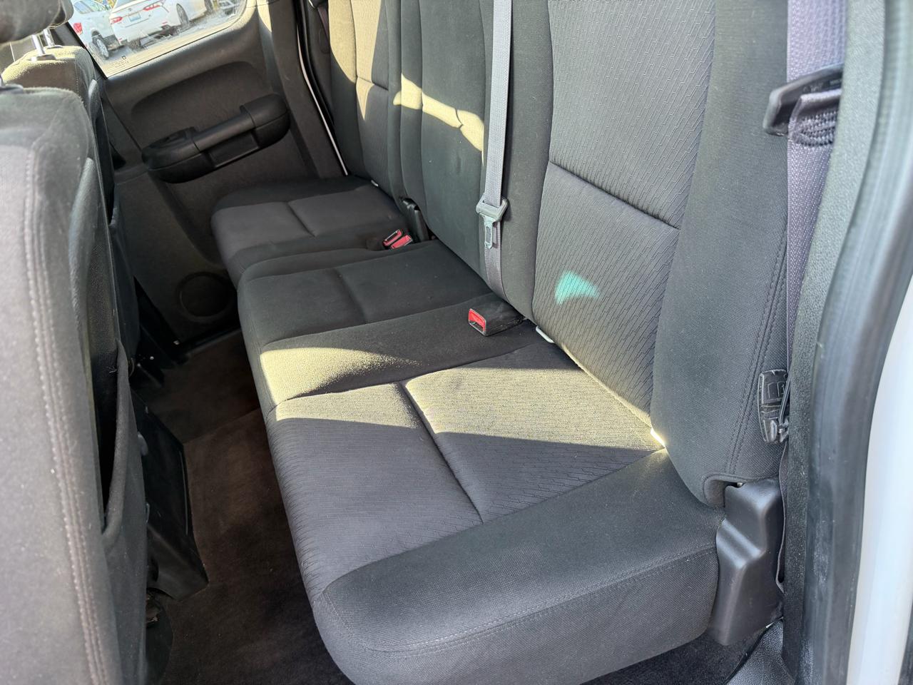 Chevrolet Silverado 1500 4WD Ext Cab 143.5" LT 2011