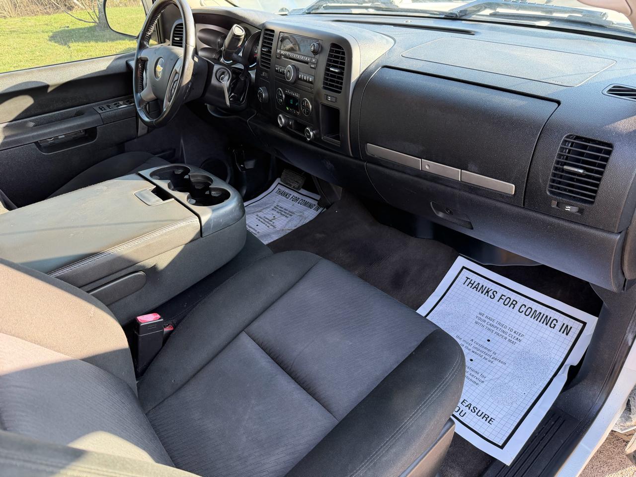 Chevrolet Silverado 1500 4WD Ext Cab 143.5" LT 2011