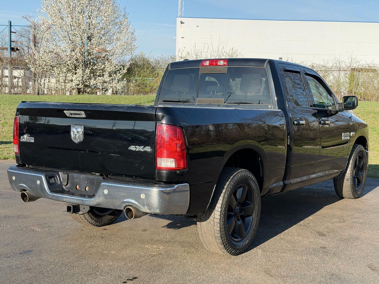 RAM 1500 4WD Quad Cab 140.5" Big Horn 2014