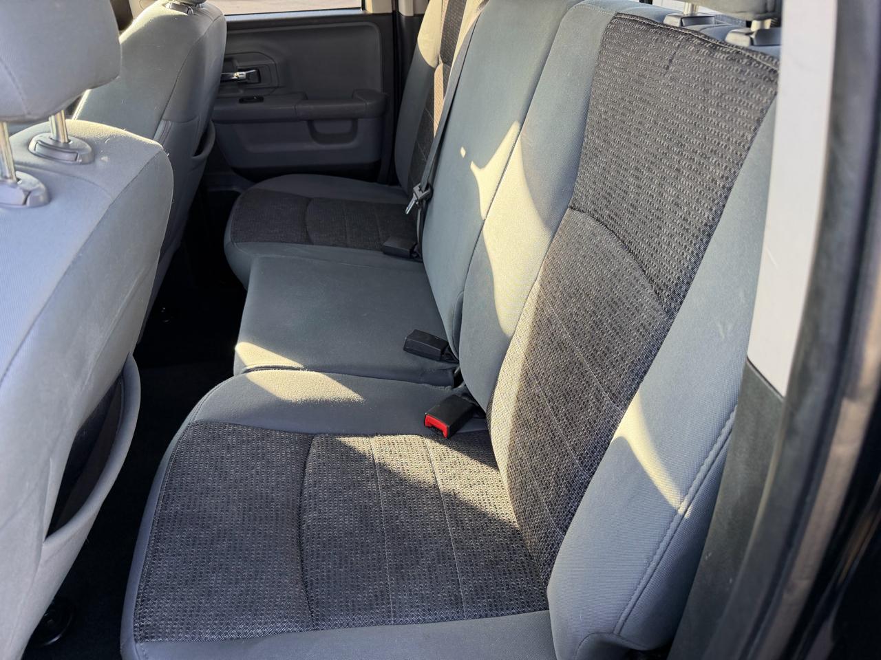 RAM 1500 4WD Quad Cab 140.5" Big Horn 2014