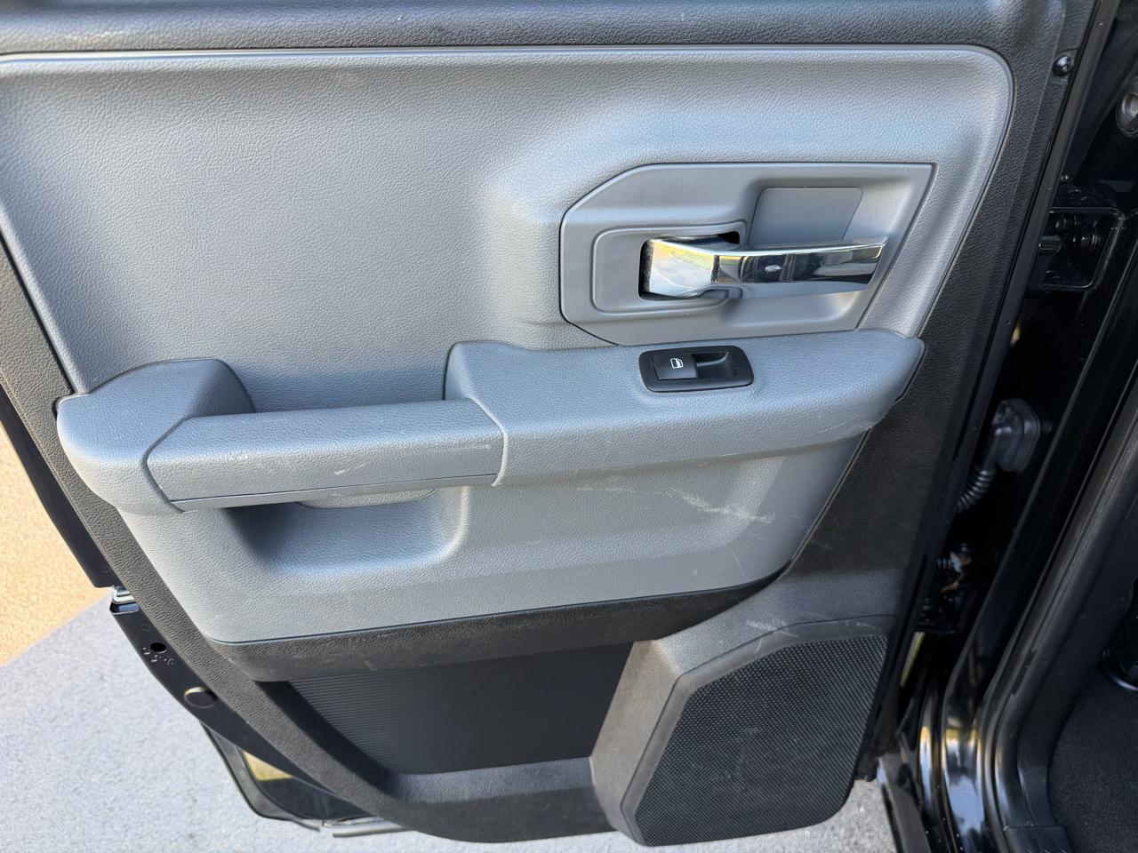 RAM 1500 4WD Quad Cab 140.5" Big Horn 2014