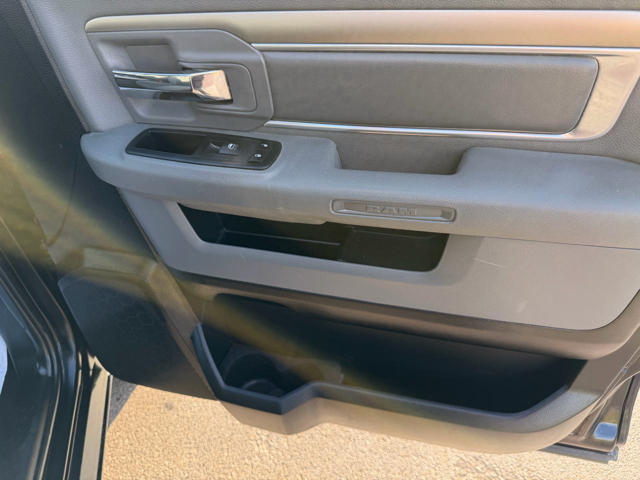 RAM 1500 4WD Quad Cab 140.5" Big Horn 2014